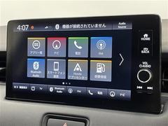 【ディスプレイオーディオ】ご自身のスマートフォンを接続すれば、「Ａｐｐｌｅ　ＣａｒＰｌａｙ」または「Ａｎｄｒｏｉｄ　Ａｕｔｏ」から、スマホアプリのナビや電話、メッセージ、音楽などが楽しめます！ 5