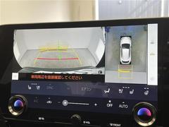 【パノラミックビューモニター】クルマを真上から見下ろした視点で駐車をサポートします！クルマの斜め後ろや真横など、いち早く障害物に気が付くことができます。 5