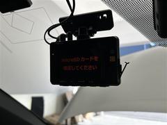 【ドライブレコーダー】映像・音声などを記録する自動車用の車載装置が装備されています！　もしもの事故の際の記録はもちろん、旅行の際の思い出としてドライブの映像を楽しむことができます。 4