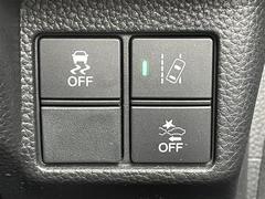 【Ｈｏｎｄａ　ＳＥＮＳＩＮＧ】ホンダの安全装備を搭載しています！機能には限界があるためご注意ください。◆搭載機能例：衝突軽減ブレーキ／歩行者事故低減ステアリング／路外逸脱抑制／標識認識／ＡＣＣ 6