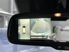 【アラウンドビューモニター】まるでクルマを真上から見下ろしたかのような視点で駐車をサポートします！クルマの斜め後ろや真横など、前後左右の４つのカメラの映像が合成されて、モニターに映し出されます。 5