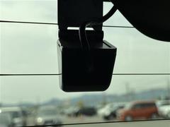 【ドライブレコーダー】映像・音声などの運転中の記録を残します。事故などを起こした起こされた時の証拠になりえますので、もしも時でも安心ですね。 6