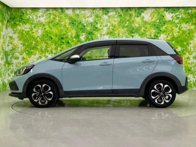 フィット ｅＨＥＶクロスター　純正　９インチ　ＳＤナビ／ホンダセンシング／車線逸脱防止支援システム／ドライブレコーダー　前後／ヘッドランプ　ＬＥＤ／ＵＳＢジャック／Ｂｌｕｅｔｏｏｔｈ接続／ＥＴＣ／ＥＢＤ付ＡＢＳ／横滑り防止装置（2枚目）