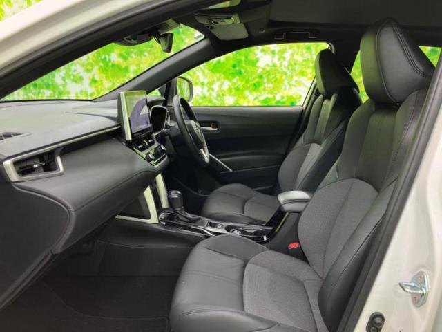 カローラクロス ハイブリッドZ 新品タイヤ/ガラスルーフ/保証書/ディスプレイオーディオ/トヨタセーフティセンス/シートヒーター 前席/車線逸脱防止支援システム/シート ハーフレザー/電動バックドア/ドライブレコーダー 前後(6枚目)