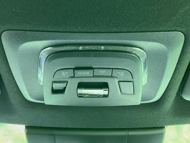 カローラクロス ハイブリッドZ 新品タイヤ/ガラスルーフ/保証書/ディスプレイオーディオ/トヨタセーフティセンス/シートヒーター 前席/車線逸脱防止支援システム/シート ハーフレザー/電動バックドア/ドライブレコーダー 前後(51枚目)