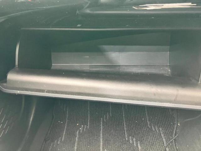 プリウス Aツーリングセレクション 新品タイヤ/社外 9インチ SDナビ/衝突安全装置/シートヒーター/車線逸脱防止支援システム/シート 合皮/パーキングアシスト 自動操舵/ヘッドランプ LED/USBジャック 衝突被害軽減システム(34枚目)