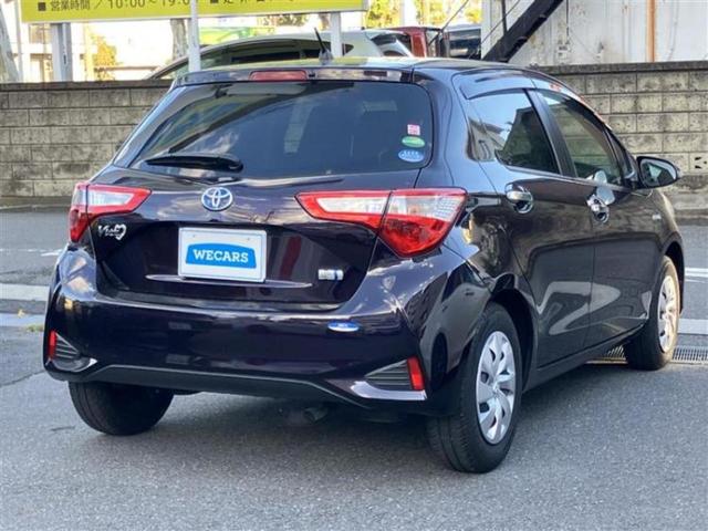 ヴィッツ ハイブリッドＦセーフティエディション　純正　ＳＤナビ／トヨタセーフティセンス／車線逸脱防止支援システム／ＥＴＣ／ＥＢＤ付ＡＢＳ／横滑り防止装置／アイドリングストップ／バックモニター／ワンセグＴＶ／エアバッグ　運転席／エアバッグ　助手席（3枚目）