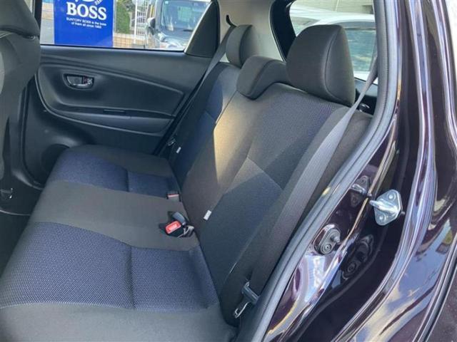 ヴィッツ ハイブリッドＦセーフティエディション　純正　ＳＤナビ／トヨタセーフティセンス／車線逸脱防止支援システム／ＥＴＣ／ＥＢＤ付ＡＢＳ／横滑り防止装置／アイドリングストップ／バックモニター／ワンセグＴＶ／エアバッグ　運転席／エアバッグ　助手席（7枚目）