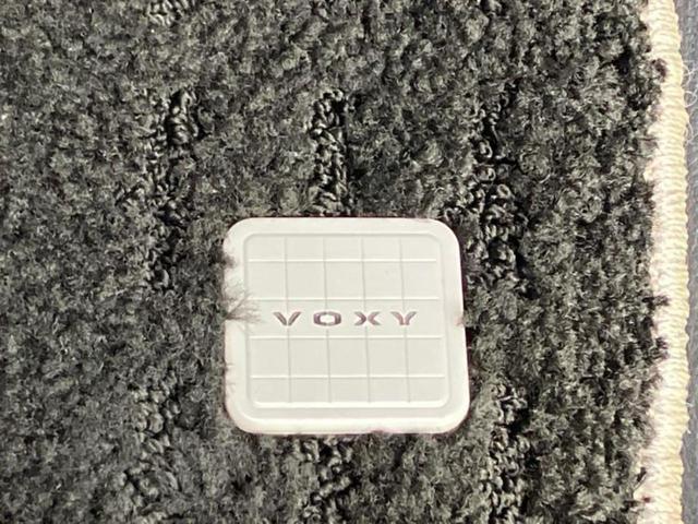 ヴォクシー ＺＳキラメキ２　保証書／社外　９インチ　ＳＤナビ／衝突安全装置／両側電動スライドドア／車線逸脱防止支援システム／ドライブレコーダー　前後／ヘッドランプ　ＬＥＤ／Ｂｌｕｅｔｏｏｔｈ接続／ＥＴＣ／ＥＢＤ付ＡＢＳ　ドラレコ（42枚目）