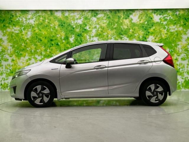 フィットハイブリッド ハイブリッド・Ｆパッケージ　新品タイヤ／保証書／純正　ＳＤナビ／Ｂｌｕｅｔｏｏｔｈ接続／ＥＴＣ／ＥＢＤ付ＡＢＳ／横滑り防止装置／アイドリングストップ／ワンセグＴＶ／ＤＶＤ／エアバッグ　運転席／エアバッグ　助手席／衝突安全ボディ（2枚目）