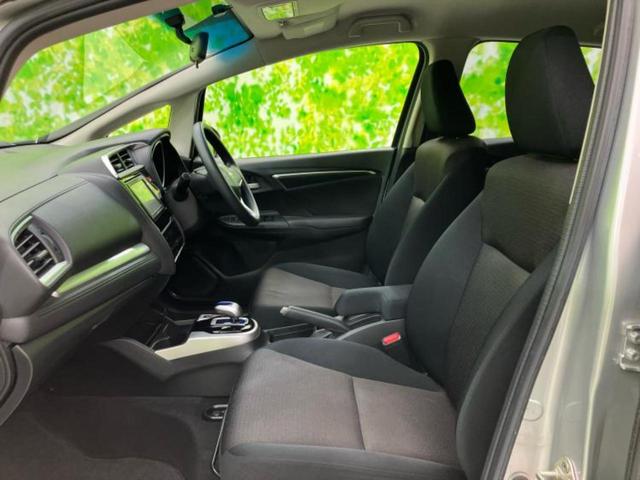 フィットハイブリッド ハイブリッド・Ｆパッケージ　新品タイヤ／保証書／純正　ＳＤナビ／Ｂｌｕｅｔｏｏｔｈ接続／ＥＴＣ／ＥＢＤ付ＡＢＳ／横滑り防止装置／アイドリングストップ／ワンセグＴＶ／ＤＶＤ／エアバッグ　運転席／エアバッグ　助手席／衝突安全ボディ（6枚目）