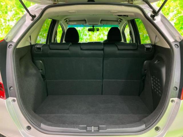 フィットハイブリッド ハイブリッド・Ｆパッケージ　新品タイヤ／保証書／純正　ＳＤナビ／Ｂｌｕｅｔｏｏｔｈ接続／ＥＴＣ／ＥＢＤ付ＡＢＳ／横滑り防止装置／アイドリングストップ／ワンセグＴＶ／ＤＶＤ／エアバッグ　運転席／エアバッグ　助手席／衝突安全ボディ（8枚目）