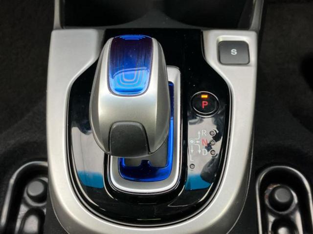 フィットハイブリッド ハイブリッド・Ｆパッケージ　新品タイヤ／保証書／純正　ＳＤナビ／Ｂｌｕｅｔｏｏｔｈ接続／ＥＴＣ／ＥＢＤ付ＡＢＳ／横滑り防止装置／アイドリングストップ／ワンセグＴＶ／ＤＶＤ／エアバッグ　運転席／エアバッグ　助手席／衝突安全ボディ（17枚目）