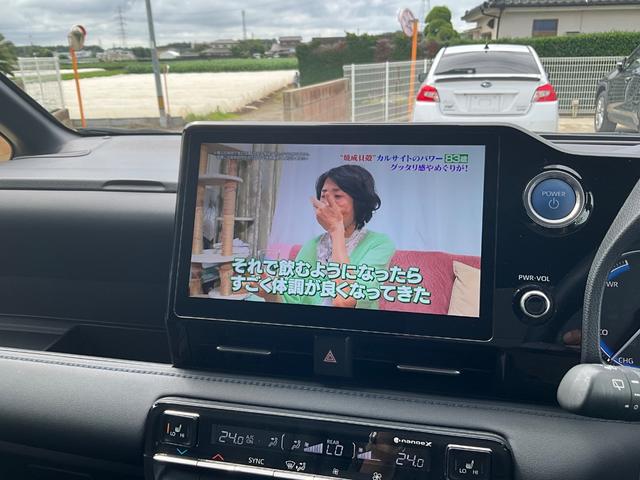 ヴォクシー ハイブリッドＳ－Ｚ　ＥＴＣ　バックカメラ　ナビ　ＴＶ　オートクルーズコントロール　レーンアシスト　衝突被害軽減システム　両側電動スライドドア　オートマチックハイビーム　オートライト　ＬＥＤヘッドランプ　スマートキー（5枚目）