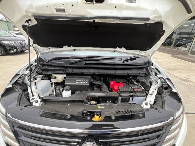 セレナ ｅ－パワー　ルキシオン　全周囲カメラ　ナビ　ＴＶ　クリアランスソナー　オートクルーズコントロール　自動駐車システム　衝突被害軽減システム　両側電動スライドドア　オートライト　ＬＥＤヘッドランプ　スマートキー　電動格納ミラー（21枚目）