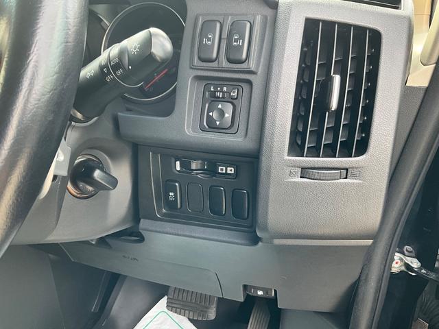 デリカＤ：５ アクティブギア　４ＷＤ　ドライブレコーダー　ＥＴＣ　バックカメラ　ナビ　ＴＶ　オートクルーズコントロール　両側スライドドア　オートライト　ＨＩＤ　スマートキー　電動格納ミラー　後席モニター　３列シート　ＡＴ（6枚目）