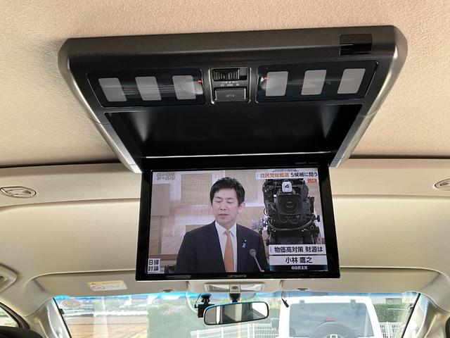 デリカＤ：５ アクティブギア　４ＷＤ　ドライブレコーダー　ＥＴＣ　バックカメラ　ナビ　ＴＶ　オートクルーズコントロール　両側スライドドア　オートライト　ＨＩＤ　スマートキー　電動格納ミラー　後席モニター　３列シート　ＡＴ（8枚目）