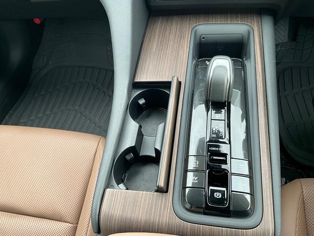 クラウン Z クリアランスソナー レーンアシスト オートクルーズコントロール 衝突被害軽減システム 全周囲カメラ ナビ TV アルミホイール オートライト LEDヘッドランプ CVT シートヒーター シートエアコン(7枚目)