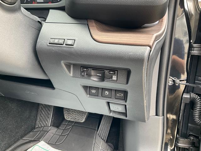 クラウン Z クリアランスソナー レーンアシスト オートクルーズコントロール 衝突被害軽減システム 全周囲カメラ ナビ TV アルミホイール オートライト LEDヘッドランプ CVT シートヒーター シートエアコン(8枚目)