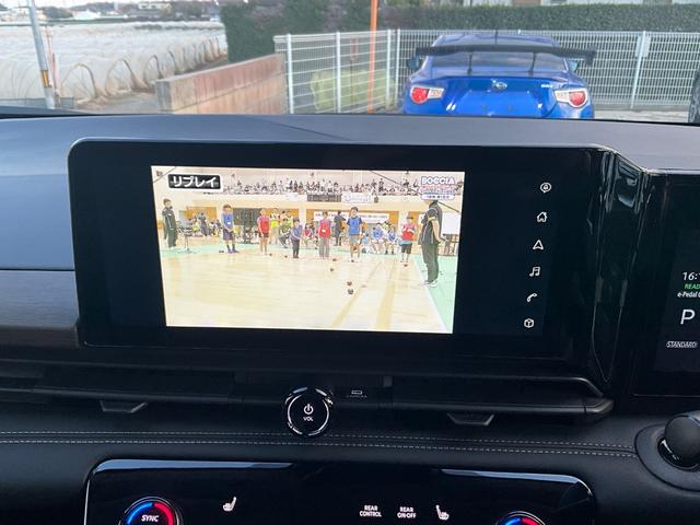 セレナ ｅ－パワー　ハイウェイスターＶ　９０周年記念車　全周囲カメラ　ナビ　ＴＶ　クリアランスソナー　オートクルーズコントロール　衝突被害軽減システム　両側電動スライドドア　オートマチックハイビーム　オートライト　ＬＥＤヘッドランプ　スマートキー（4枚目）