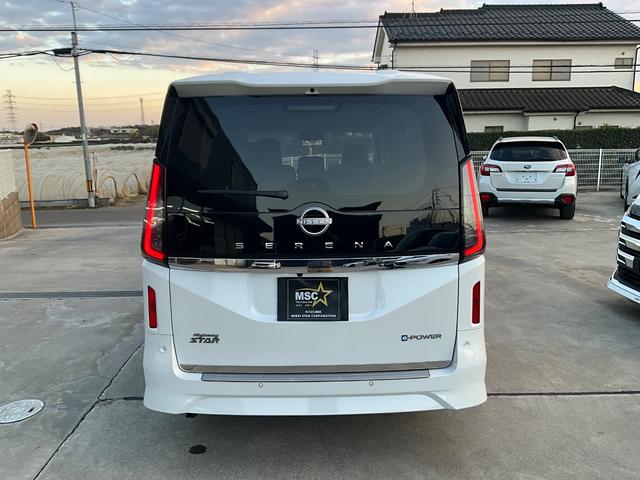 セレナ ｅ－パワー　ハイウェイスターＶ　９０周年記念車　全周囲カメラ　ナビ　ＴＶ　クリアランスソナー　オートクルーズコントロール　衝突被害軽減システム　両側電動スライドドア　オートマチックハイビーム　オートライト　ＬＥＤヘッドランプ　スマートキー（15枚目）