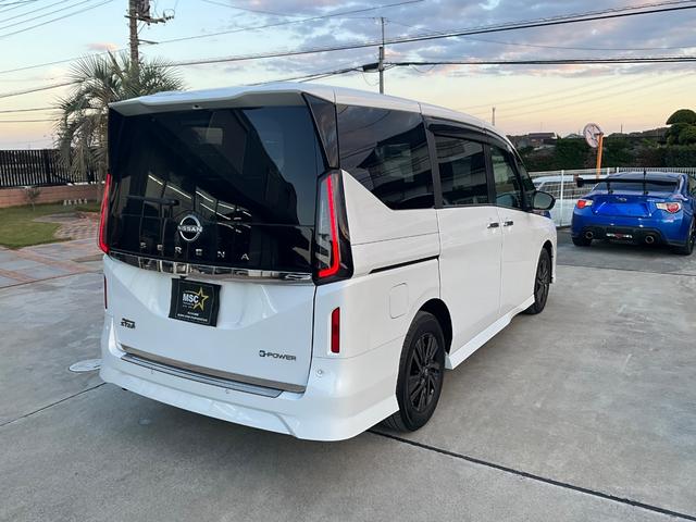 セレナ ｅ－パワー　ハイウェイスターＶ　９０周年記念車　全周囲カメラ　ナビ　ＴＶ　クリアランスソナー　オートクルーズコントロール　衝突被害軽減システム　両側電動スライドドア　オートマチックハイビーム　オートライト　ＬＥＤヘッドランプ　スマートキー（16枚目）