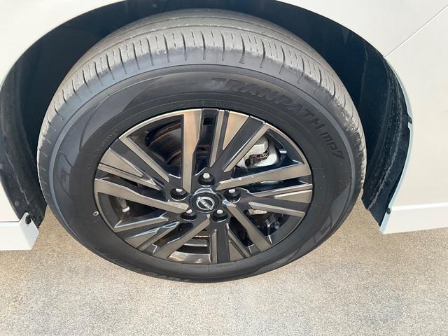 セレナ ｅ－パワー　ハイウェイスターＶ　９０周年記念車　全周囲カメラ　ナビ　ＴＶ　クリアランスソナー　オートクルーズコントロール　衝突被害軽減システム　両側電動スライドドア　オートマチックハイビーム　オートライト　ＬＥＤヘッドランプ　スマートキー（17枚目）