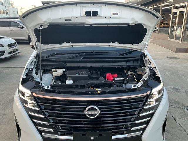 セレナ ｅ－パワー　ハイウェイスターＶ　９０周年記念車　全周囲カメラ　ナビ　ＴＶ　クリアランスソナー　オートクルーズコントロール　衝突被害軽減システム　両側電動スライドドア　オートマチックハイビーム　オートライト　ＬＥＤヘッドランプ　スマートキー（18枚目）