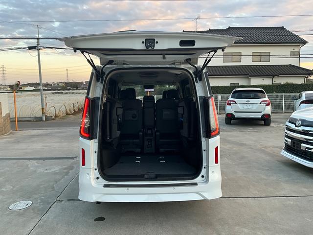 セレナ ｅ－パワー　ハイウェイスターＶ　９０周年記念車　全周囲カメラ　ナビ　ＴＶ　クリアランスソナー　オートクルーズコントロール　衝突被害軽減システム　両側電動スライドドア　オートマチックハイビーム　オートライト　ＬＥＤヘッドランプ　スマートキー（19枚目）