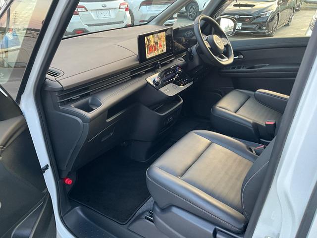 セレナ ｅ－パワー　ハイウェイスターＶ　９０周年記念車　全周囲カメラ　ナビ　ＴＶ　クリアランスソナー　オートクルーズコントロール　衝突被害軽減システム　両側電動スライドドア　オートマチックハイビーム　オートライト　ＬＥＤヘッドランプ　スマートキー（31枚目）