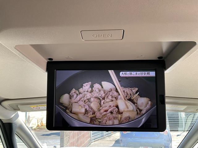 セレナ ハイウェイスターＶ　全周囲カメラ　ナビ　ＴＶ　クリアランスソナー　オートクルーズコントロール　衝突被害軽減システム　両側電動スライドドア　ＬＥＤヘッドランプ　スマートキー　アイドリングストップ　電動格納ミラー（11枚目）