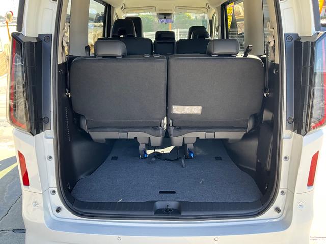 セレナ ハイウェイスターＶ　全周囲カメラ　ナビ　ＴＶ　クリアランスソナー　オートクルーズコントロール　衝突被害軽減システム　両側電動スライドドア　ＬＥＤヘッドランプ　スマートキー　アイドリングストップ　電動格納ミラー（18枚目）