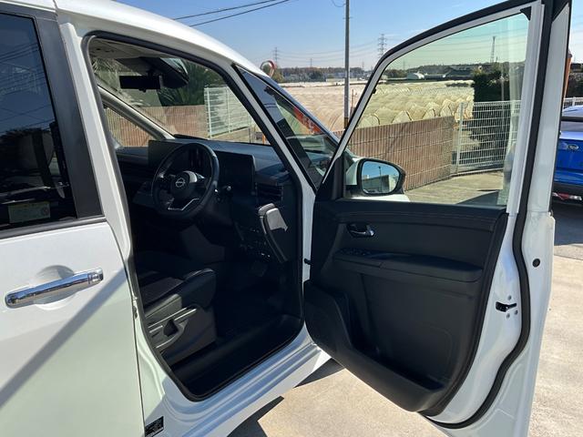 セレナ ハイウェイスターＶ　全周囲カメラ　ナビ　ＴＶ　クリアランスソナー　オートクルーズコントロール　衝突被害軽減システム　両側電動スライドドア　ＬＥＤヘッドランプ　スマートキー　アイドリングストップ　電動格納ミラー（30枚目）