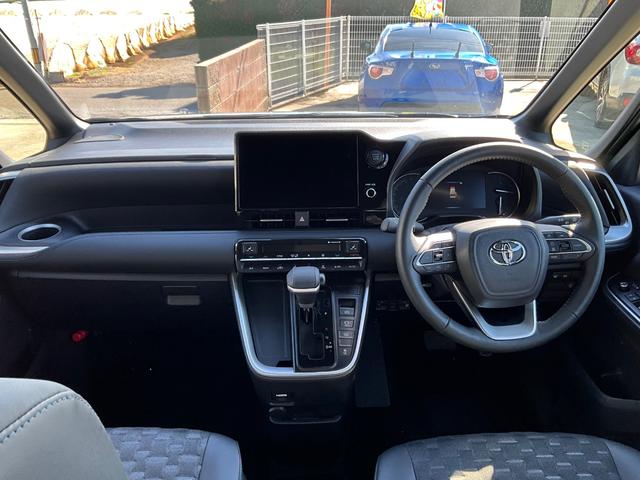 ヴォクシー Ｓ－Ｚ　４ＷＤ　バックカメラ　ナビ　ＴＶ　オートクルーズコントロール　レーンアシスト　衝突被害軽減システム　両側電動スライドドア　オートマチックハイビーム　オートライト　ＬＥＤヘッドランプ　スマートキー（2枚目）