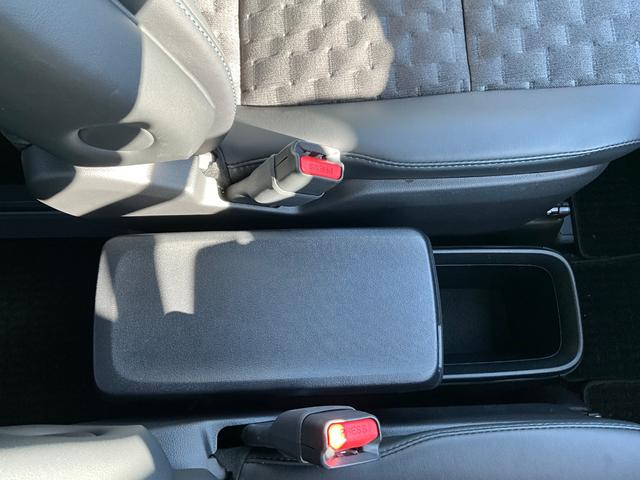 ヴォクシー Ｓ－Ｚ　４ＷＤ　バックカメラ　ナビ　ＴＶ　オートクルーズコントロール　レーンアシスト　衝突被害軽減システム　両側電動スライドドア　オートマチックハイビーム　オートライト　ＬＥＤヘッドランプ　スマートキー（28枚目）