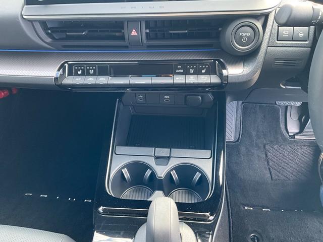 プリウス Z ETC クリアランスソナー レーンアシスト オートクルーズコントロール パークアシスト 衝突被害軽減システム 全周囲カメラ ナビ TV アルミホイール オートマチックハイビーム オートライト(7枚目)