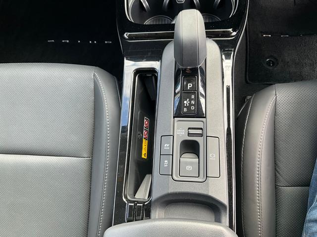 プリウス Z ETC クリアランスソナー レーンアシスト オートクルーズコントロール パークアシスト 衝突被害軽減システム 全周囲カメラ ナビ TV アルミホイール オートマチックハイビーム オートライト(8枚目)