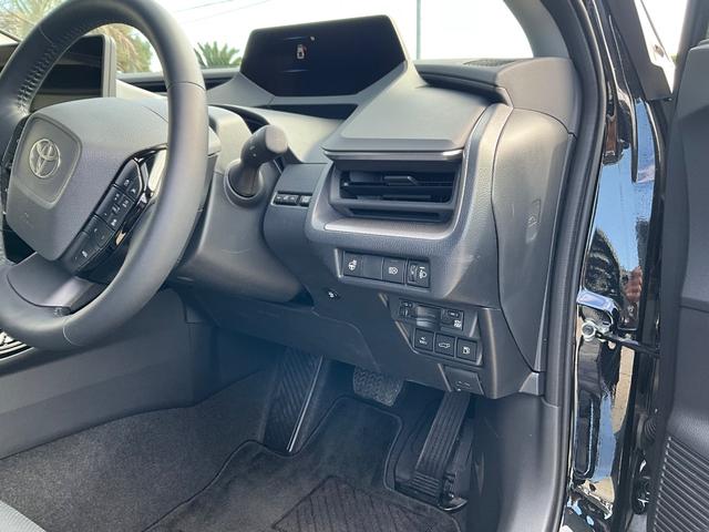 プリウス Z ETC クリアランスソナー レーンアシスト オートクルーズコントロール パークアシスト 衝突被害軽減システム 全周囲カメラ ナビ TV アルミホイール オートマチックハイビーム オートライト(31枚目)