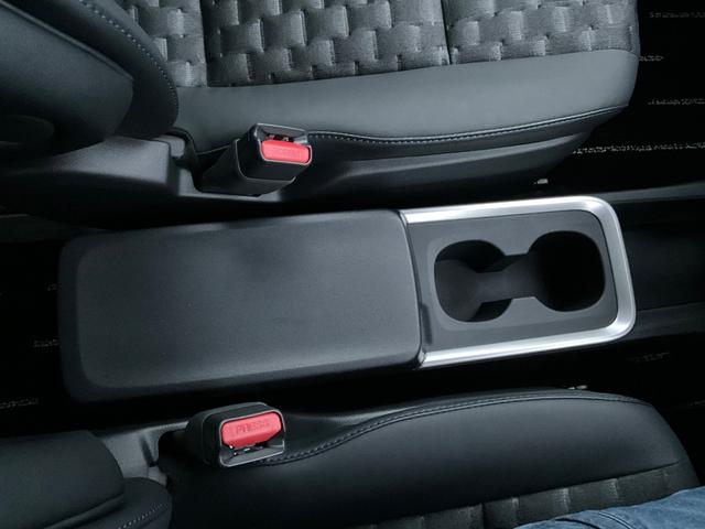 ヴォクシー ハイブリッドＳ－Ｚ　ドライブレコーダー　バックカメラ　ＴＶ　クリアランスソナー　オートクルーズコントロール　レーンアシスト　衝突被害軽減システム　両側電動スライドドア　ＬＥＤヘッドランプ　電動リアゲート　スマートキー（7枚目）