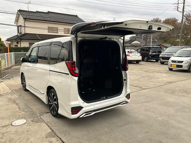 ノア ハイブリッドＳ－Ｚ　ドライブレコーダー　バックカメラ　ナビ　ＴＶ　オートクルーズコントロール　レーンアシスト　衝突被害軽減システム　電動スライドドア　オートマチックハイビーム　オートライト　ＬＥＤヘッドランプ（29枚目）