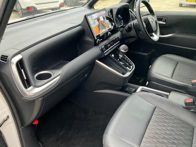 ノア ハイブリッドＳ－Ｚ　ドライブレコーダー　バックカメラ　ナビ　ＴＶ　オートクルーズコントロール　レーンアシスト　衝突被害軽減システム　電動スライドドア　オートマチックハイビーム　オートライト　ＬＥＤヘッドランプ（36枚目）