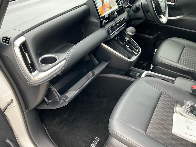 ノア ハイブリッドＳ－Ｚ　ドライブレコーダー　バックカメラ　ナビ　ＴＶ　オートクルーズコントロール　レーンアシスト　衝突被害軽減システム　電動スライドドア　オートマチックハイビーム　オートライト　ＬＥＤヘッドランプ（37枚目）