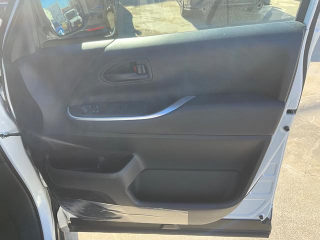 ノア G 4WD バックカメラ ナビ オートクルーズコントロール レーンアシスト 衝突被害軽減システム 両側電動スライドドア オートマチックハイビーム LEDヘッドランプ スマートキー 3列シート CVT(31枚目)