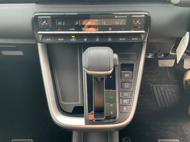 ノア ハイブリッドＳ－Ｚ　ドライブレコーダー　バックカメラ　ナビ　ＴＶ　オートクルーズコントロール　レーンアシスト　衝突被害軽減システム　オートライト　ＬＥＤヘッドランプ　スマートキー　アイドリングストップ　電動格納ミラー（7枚目）