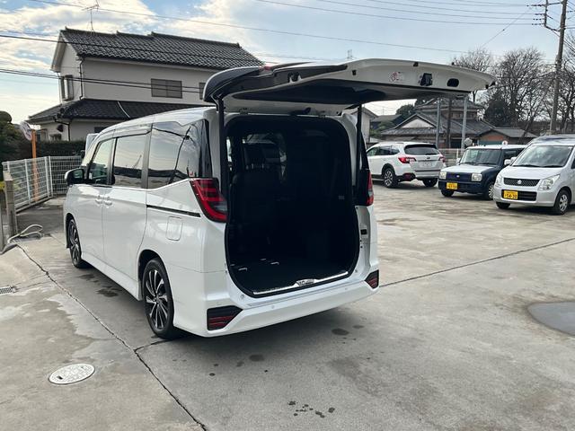 ノア ハイブリッドＳ－Ｚ　ドライブレコーダー　バックカメラ　ナビ　ＴＶ　オートクルーズコントロール　レーンアシスト　衝突被害軽減システム　オートライト　ＬＥＤヘッドランプ　スマートキー　アイドリングストップ　電動格納ミラー（23枚目）