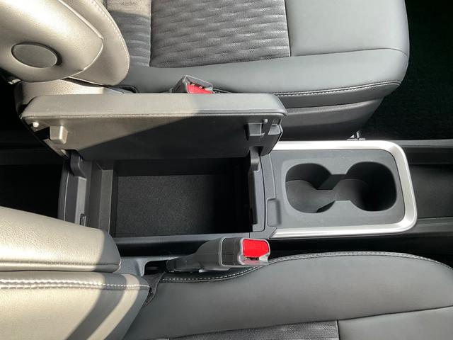 ノア ハイブリッドＳ－Ｚ　ドライブレコーダー　バックカメラ　ナビ　ＴＶ　オートクルーズコントロール　レーンアシスト　衝突被害軽減システム　オートライト　ＬＥＤヘッドランプ　スマートキー　アイドリングストップ　電動格納ミラー（30枚目）