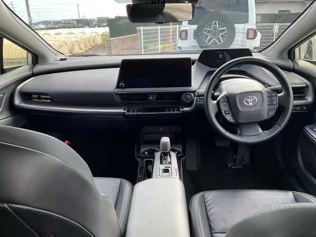 プリウス Ｚ　クリアランスソナー　レーンアシスト　オートクルーズコントロール　パークアシスト　衝突被害軽減システム　全周囲カメラ　ナビ　ＴＶ　アルミホイール　オートマチックハイビーム　オートライト（2枚目）