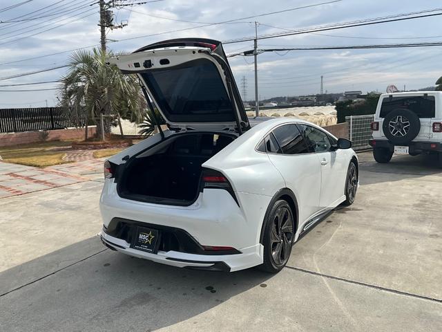 プリウス Ｚ　クリアランスソナー　レーンアシスト　オートクルーズコントロール　パークアシスト　衝突被害軽減システム　全周囲カメラ　ナビ　ＴＶ　アルミホイール　オートマチックハイビーム　オートライト（22枚目）