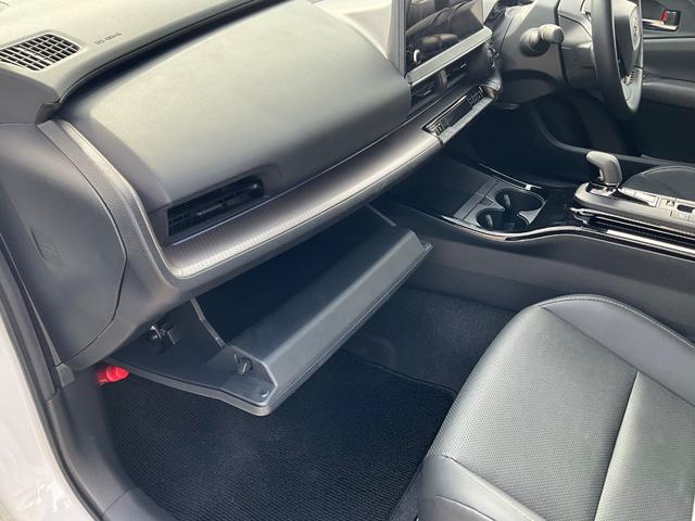 プリウス Ｚ　クリアランスソナー　レーンアシスト　オートクルーズコントロール　パークアシスト　衝突被害軽減システム　全周囲カメラ　ナビ　ＴＶ　アルミホイール　オートマチックハイビーム　オートライト（30枚目）