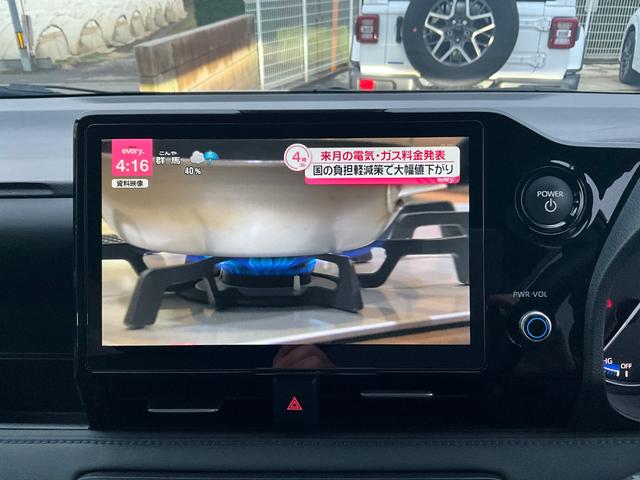 ヴォクシー ハイブリッドＳ－Ｚ　４ＷＤ　バックカメラ　ナビ　ＴＶ　オートクルーズコントロール　レーンアシスト　衝突被害軽減システム　両側スライド・片側電動　オートマチックハイビーム　オートライト　ＬＥＤヘッドランプ　スマートキー（6枚目）